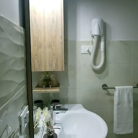 Vittoria's Bridge Flat Apartment *