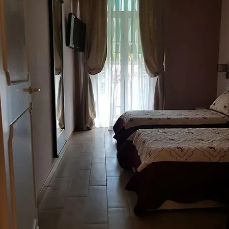Vittoria's Bridge Flat Apartment Florence