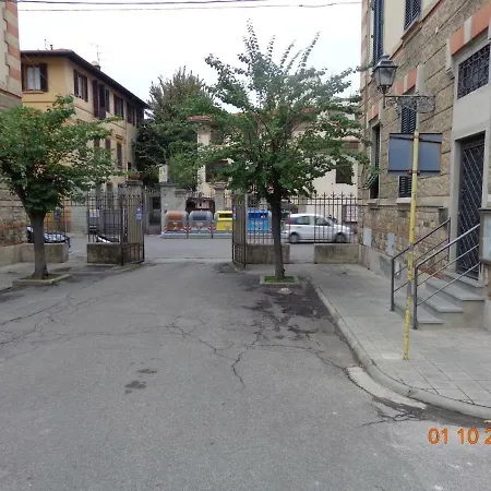 Vittoria's Bridge Flat Apartment Florence